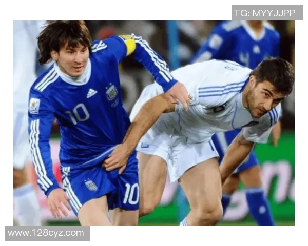 模仿足球球星经典进球动作挑战,展现你与偶像同场竞技的激情瞬间